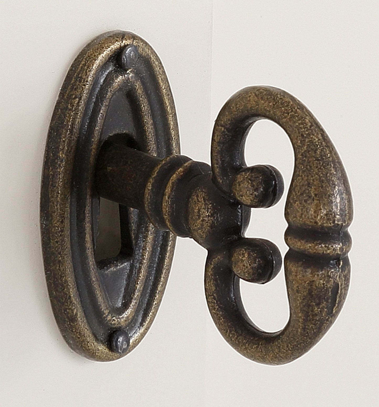 "Arabeske" wardrobe with a beautiful decorative pattern on the door