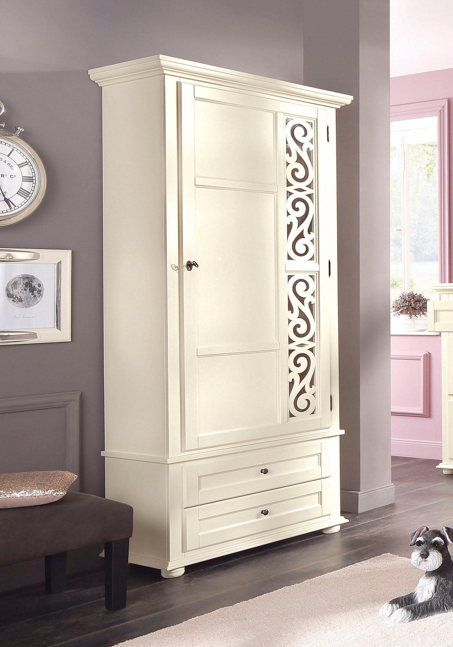 "Arabeske" wardrobe with a beautiful decorative pattern on the door
